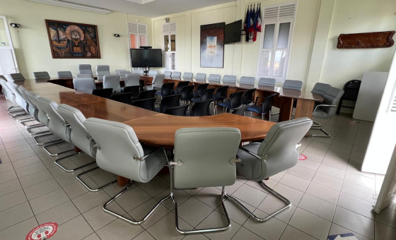 SALLE DE DELIBERATION DE LA VILLE DU MOULE.2